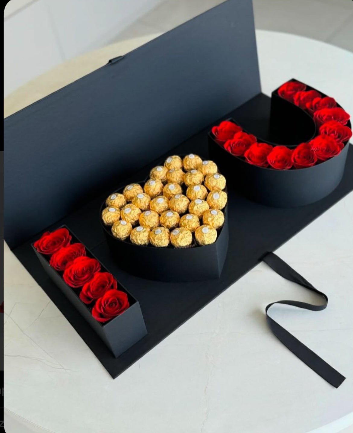 Caja de Amor con Rosas Rojas y Ferrero Rocher